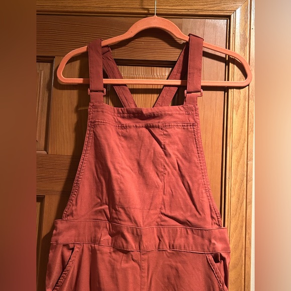 Duluth Trading Dry on the Fly overalls women's Size 8 Burnt Orange - Picture 2 of 9